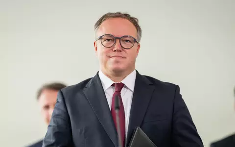 Thüringens Ministerpräsident Mario Voigt (CDU) dringt auf eine programmatische Neuaufstellung seiner Partei nach drei Wahlniederlagen bei Landtagswahlen. (Archivbild) - Foto: Jacob Schröter/dpa