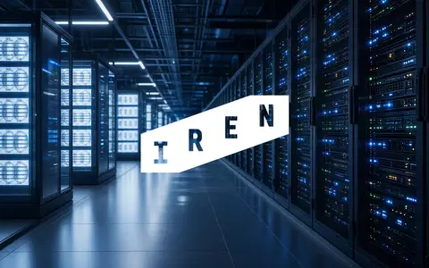 Modernes Rechenzentrum mit leuchtenden Server-Racks in einer atmosphärischen, industriellen Umgebung. - Foto: über boerse-global.de