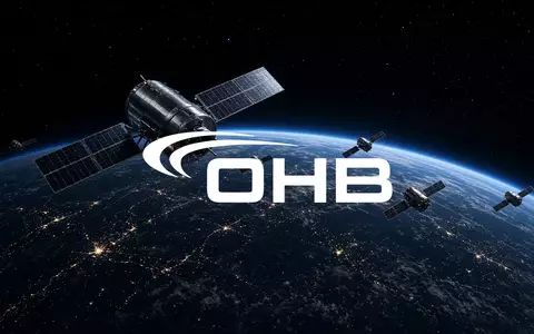 Moderne Satellitenkonstellation im Erdorbit vor dem dunklen Weltraum - Foto: über boerse-global.de