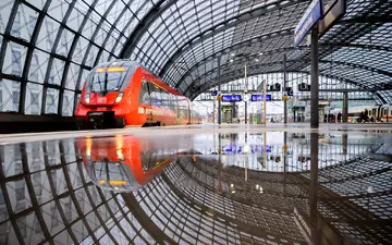 Tarifsysteme im Nahverkehr haben oft komplizierte Zonen und Ticketvarianten. (Archivbild) - Foto: Christoph Soeder/dpa/dpa-tmn