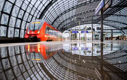 Tarifsysteme im Nahverkehr haben oft komplizierte Zonen und Ticketvarianten. (Archivbild) - Foto: Christoph Soeder/dpa/dpa-tmn