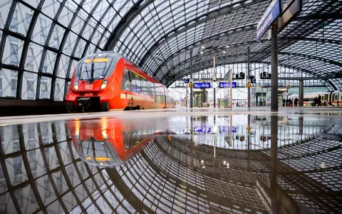 Tarifsysteme im Nahverkehr haben oft komplizierte Zonen und Ticketvarianten. (Archivbild) - Foto: Christoph Soeder/dpa/dpa-tmn