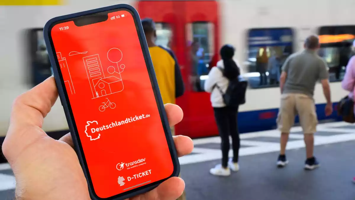 Der Preis des Deutschlandtickets für 2027 wird bald ermittelt. (Archivbild) - Bild: Julian Stratenschulte/dpa