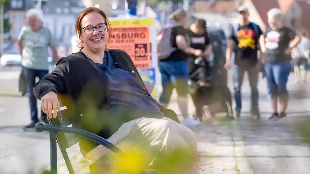 Jolyn Muijsers sieht sich, wie viele Eltern mit hohem Körpergewicht, häufig mit Vorurteilen, Zuschreibungen und gesellschaftlichen Erwartungen konfrontiert. - Bild: Ulrich Perrey/dpa
