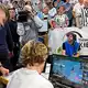 Die Überprüfung der letzten Szene des Derbys sorgte beim THW Kiel für Ärger und Unverständnis. - Bild: Frank Molter/dpa