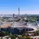 Muss schnell saniert werden: Das denkmalgeschützte Olympiastadion. - Bild: Sven Hoppe/dpa