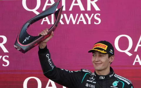 George Russell gibt den WM-Titel nicht auf. - Foto: Darko Bandic/AP/dpa