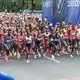 Tausende Läuferinnen und Läufer nahmen am Berlin-Marathon teil. - Bild: Andreas Gora/dpa
