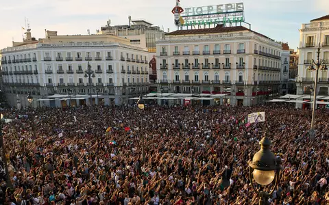An dem Marsch in Madrid beteiligten sich Familien, Jugendliche und Rentner. - Foto: Manu Fernandez/AP/dpa