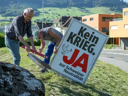Schweiz: Neutralitätsinitiative scheitert bei einer Volksabstimmung. (Archivbild) - Foto: Urs Flueeler/KEYSTONE/dpa