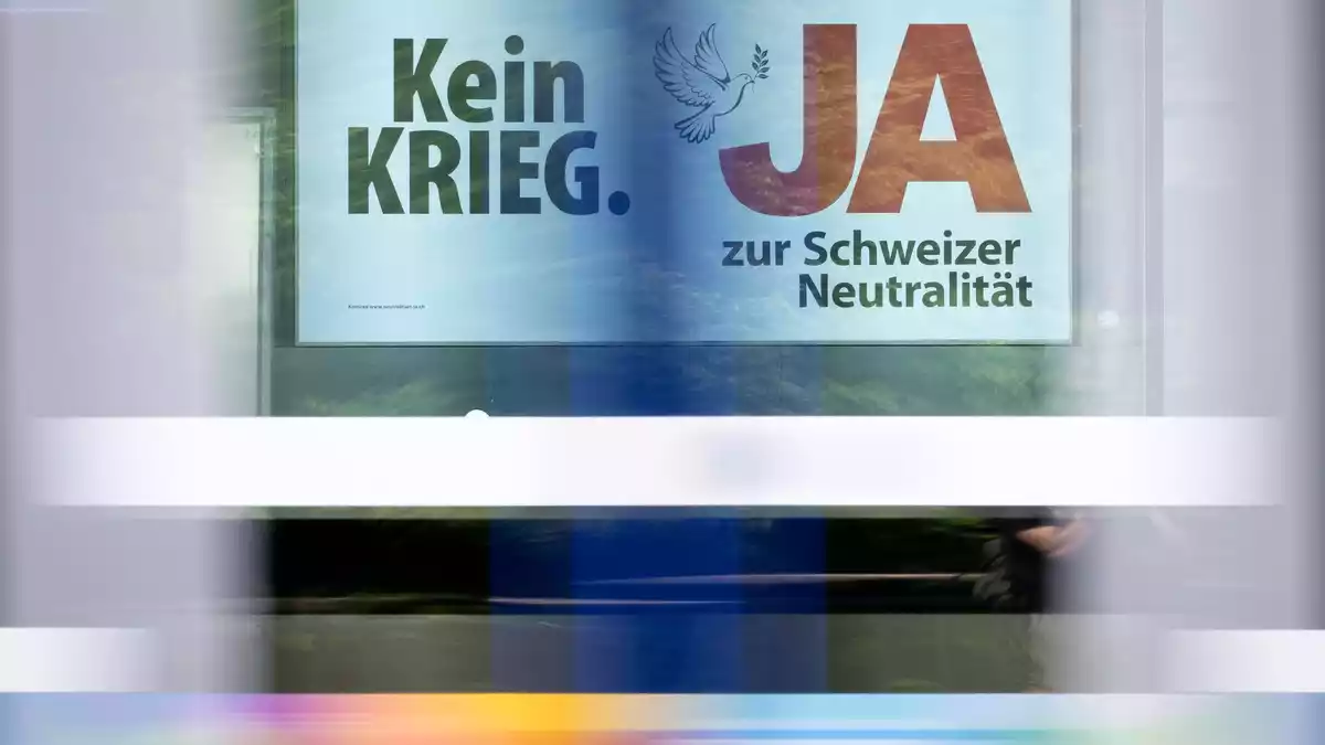Die Friedenstaube auf den Plakaten hat Gegner auf die Palme gebracht (Archivbild) - Bild: Andreas Becker/KEYSTONE/dpa