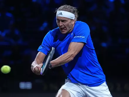 Alexander Zverev beim Laver Cup in Aktion.  - Foto: Maja Smiejkowska/AP/dpa