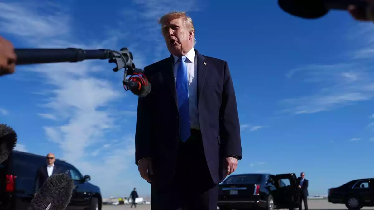 Trump erwartet weitere Verhandlungen mit dem Iran.  - Bild: Julia Demaree Nikhinson/AP/dpa