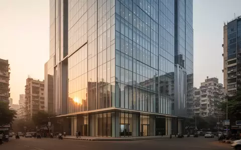 Ein modernes Bürogebäude aus Glas und Stahl in einem Geschäftsviertel bei Abendlicht. - Foto: über boerse-global.de