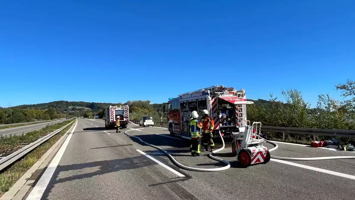 FW Stockach: Brennender LKW auf der Autobahn A98 - Bild: presseportal.de