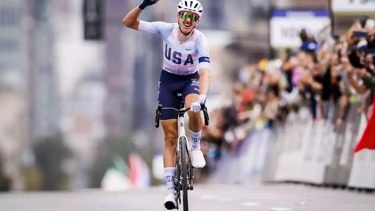 Brandon McNulty ist überraschend Weltmeister. - Bild: Robin Van Lonkhuijsen/ANP/dpa