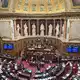 Le Pens Rechtsnationale bekommen mehr Einfluss im Pariser Senat. (Archivbild) - Bild: Jonathan Klein/AFP/dpa