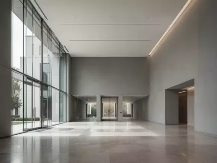 Ein minimalistischer, moderner Innenraum eines Regierungsgebäudes mit hellen Steinböden und großen Glasfronten. - Foto: über boerse-global.de