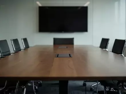 Symbolbild: leerer Besprechungsraum - Foto: über boerse-global.de