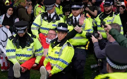 Die Polizei in Liverpool hat Dutzende Demonstranten festgenommen.  - Foto: Peter Byrne/PA Wire/dpa