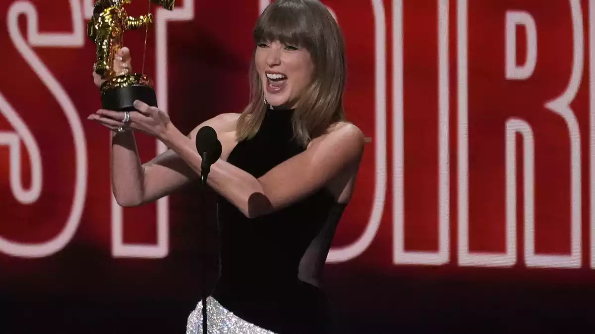 Taylor Swift erhält einen neuen Sonderpreis für Regie-Kunst.   - Bild: Chris Pizzello/Invision/AP/dpa