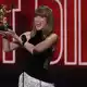 Taylor Swift erhält einen neuen Sonderpreis für Regie-Kunst.   - Bild: Chris Pizzello/Invision/AP/dpa