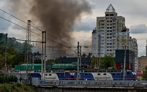 Keine Abwehr gegen neue Drohnen: Rauchsäulen über Kiew häufen sich. (Archivbild)  - Foto: Efrem Lukatsky/AP/dpa