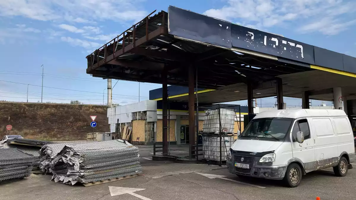 Die Schäden an einer Tankstelle sind provisorisch repariert worden. (Archivbild) - Bild: Friedemann Kohler/dpa