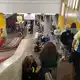 U-Bahn statt Schule: Bei Luftalarm fällt der Unterricht aus. (Archivbild) - Bild: Friedemann Kohler/dpa