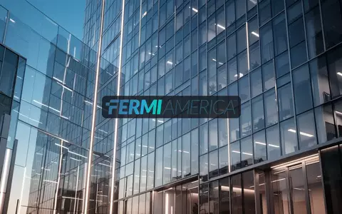 Moderne Glasfassade eines Bürogebäudes bei Tageslicht als Symbol für professionelles Immobilienmanagement. - Foto: über boerse-global.de