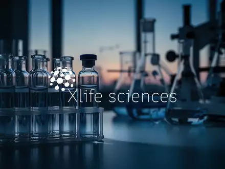 Abstraktes, atmosphärisches Laborumfeld mit kühler Beleuchtung, das eine angespannte Marktstimmung im Biotech-Sektor darstellt. - Foto: über boerse-global.de