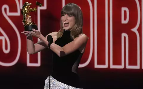 Taylor Swift freut sich über drei VMA-Preise.  - Foto: Chris Pizzello/Invision/AP/dpa