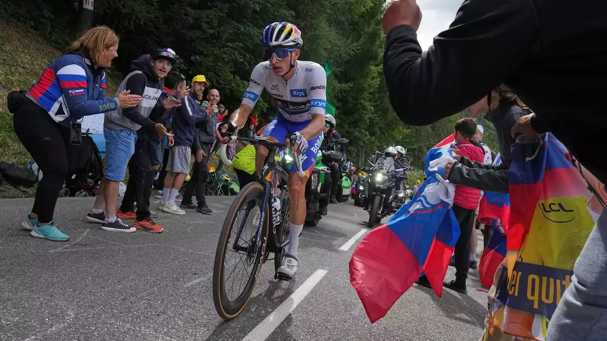 Bei der Tour de France belegte Lipowitz 2025 Platz drei. (Archivbild) - Bild: Thibault Camus/AP/dpa