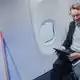 Wüst brach am Morgen mit einer großen Delegation in einem Linienflieger von Düsseldorf nach Ankara auf. - Bild: Rolf Vennenbernd/dpa