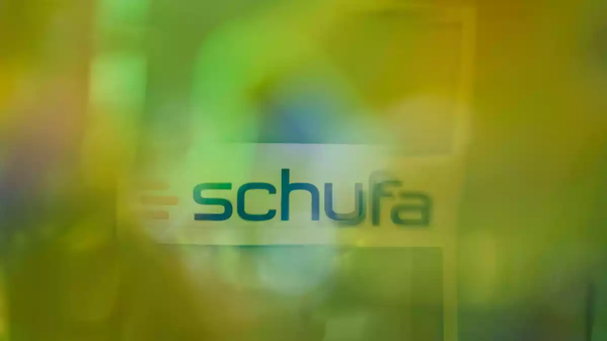 Die Schufa berechnet anhand gewaltiger Datenmengen, für wie kreditwürdig sie Verbraucher hält. Anlässlich ihres 100-jährigen Bestehens hat die Auskunftei einen tieferen Blick in ihre Geschichte zur Zeit des Nationalsozialismus (1933-1945) geworfen. (Symbolbild) - Bild: Andreas Arnold/dpa/dpa-tmn