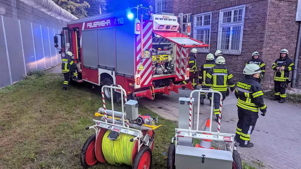 FW-KLE: Mülleimerbrand in LVR-Klinik - zwei Mitarbeitende vorsorglich ins Krankenhaus gebracht - Bild: presseportal.de