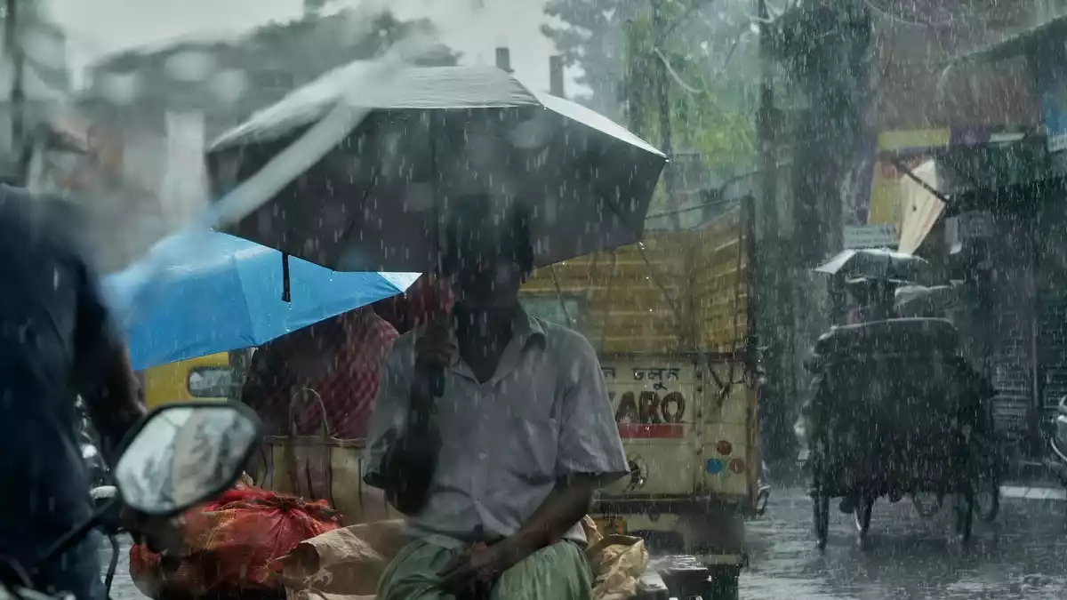 Im Norden Indiens und in Nepal hinterlässt ein Monsuntief Zerstörung und Leid. - Bild: Bikas Das/AP/dpa