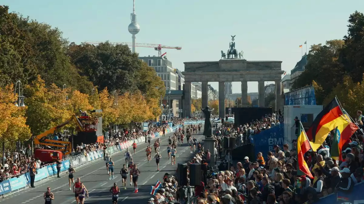 Shokz beim BMW BERLIN-MARATHON 2026: Offen für Musik, offen für Berlin - Bild: presseportal.de