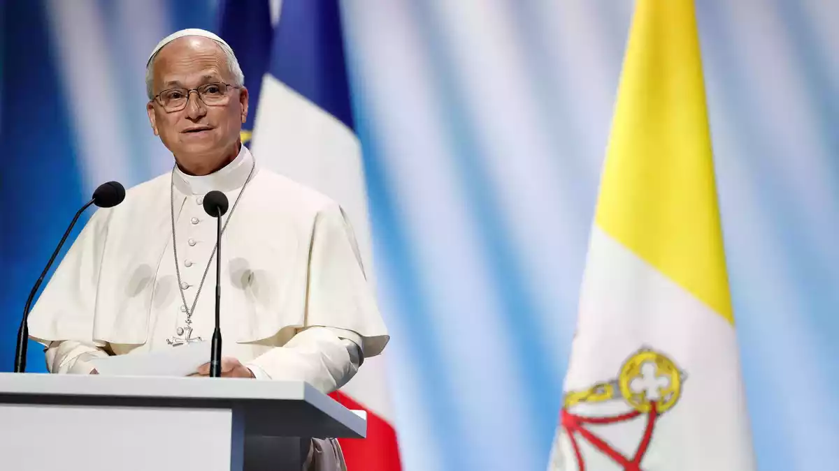 Papst Leo XIV. während seiner Grundsatzrede. - Bild: Benoit Tessier/Reuters Pool via AP/dpa
