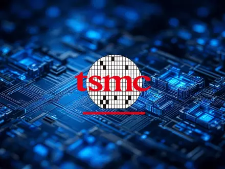 Abstrakte Darstellung hochmoderner Halbleiterfertigung mit leuchtenden Schaltkreisen auf einem Silizium-Wafer. - Foto: über boerse-global.de