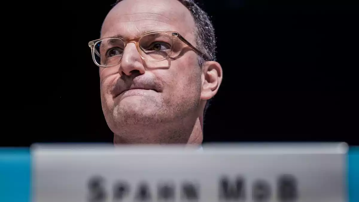 Zieht sich aus dem Haushaltsausschuss zurück: Der CDU-Politiker Jens Spahn. (Archivbild) - Bild: Lars Berg/dpa