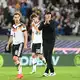 Gemeinsam gingen Kimmich und Klopp zu den deutschen Fans.  - Bild: Federico Gambarini/dpa