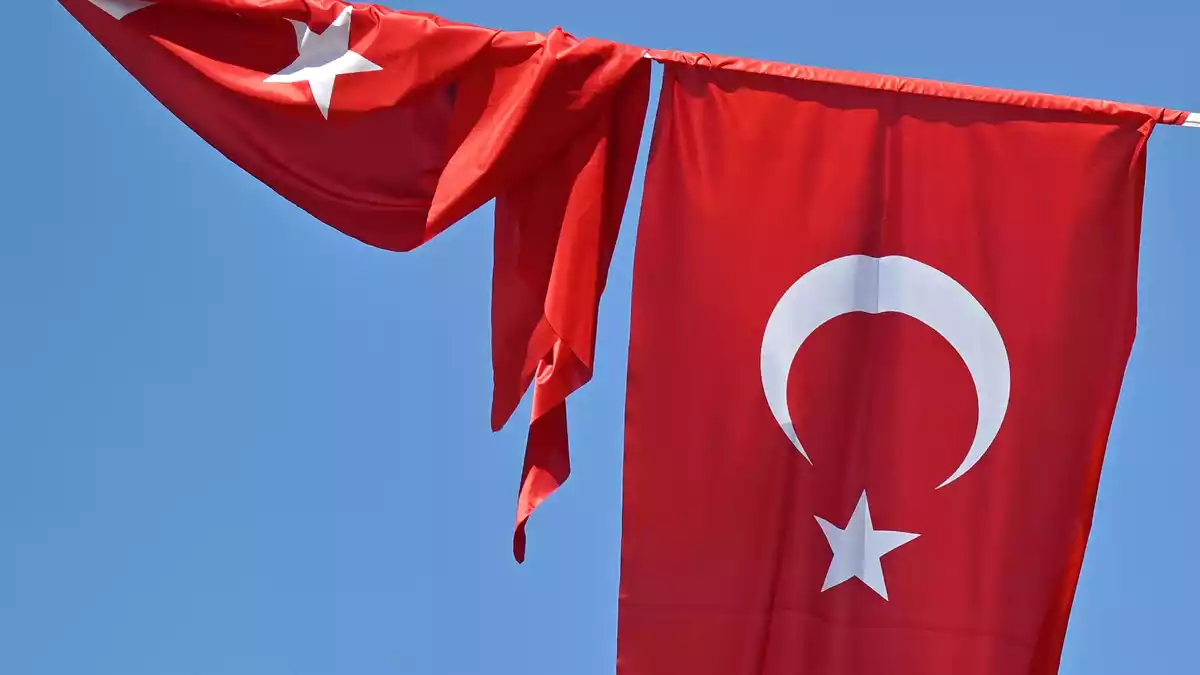 An einer Schule im Südosten der Türkei ist ein Lehrer erschossen worden. (Symbolbild) - Bild: Anna Ross/dpa