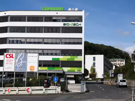 Das Werk in Marburg hatte Biontech einst selbst von Novartis übernommen, nun dürften dort Anfang 2028 die Lichter ausgehen. (Archivfoto) - Foto: Boris Roessler/dpa