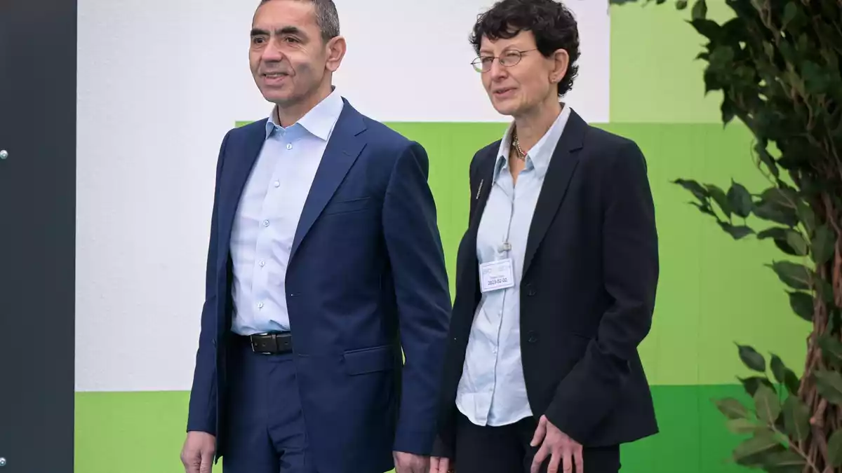Spätestens Ende des Jahres werden die Biontech-Mitbegründer Sahin und Türeci das Unternehmen verlassen. (Archivfoto) - Bild: Sebastian Christoph Gollnow/dpa