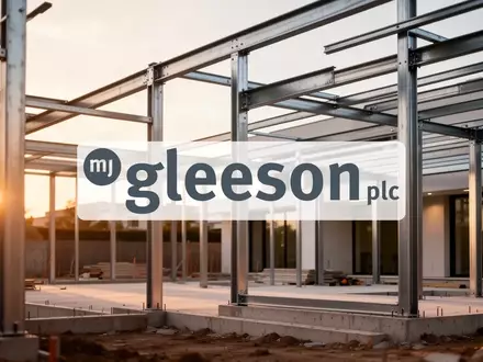 Moderne Baustelle eines Wohnbauprojekts in der Abendsonne als Symbol für den Immobiliensektor. - Foto: über boerse-global.de