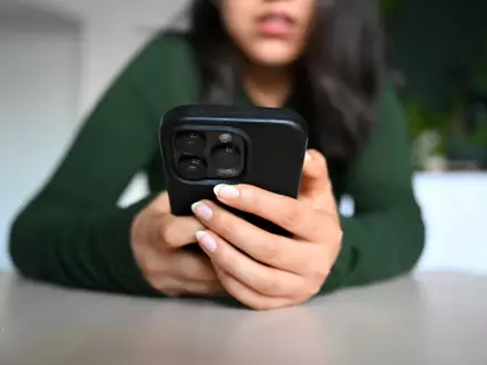 80 Prozent der befragten Frauen sehen die Erstellung und Verbreitung intimer Darstellungen ohne Zustimmung als Gewalt. (Symbolbild) - Foto: Elisa Schu/dpa