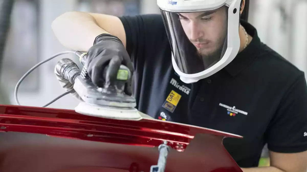 WorldSkills 2026: Noah Seiler holt die Medal for Excellence bei den Weltmeisterschaften der Berufe / Noah Seiler kehrt von den WorldSkills in Shanghai zurück - Bild: presseportal.de