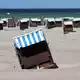 Der CDU-Politiker Philipp Amthor hatte politische Schwierigkeiten wegen eines Strandkorbs im Kanzleramt. (Symbolbild) - Bild: Bernd Wüstneck/dpa