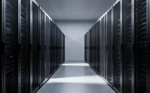 Moderne, minimalistische Server-Infrastruktur in einem neutralen, professionellen Rechenzentrum. - Foto: über boerse-global.de